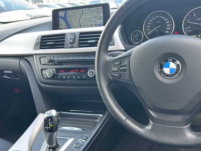 ＢＭＷ ３２０ｄ 岐阜県 2014(平26)年 2.2万km 白 登録時走行距離22027km/純正ディスプレイオーディオ/バックカメラ/ドライビング・アシスト・プロフェッショナル/コーナーセンサー/レーダークルーズコントロール/ＬＥＤヘッドライト/パワーシート/ターボ車/純正アルミホイール/ＵＳＢ/Blue tooth/プッシュスタート/スマートキー/ABS/横滑り防止装置/レーンキープアシスト/オートライト/オートマチックハイビーム/エアバッグ運転席・助手席+サイド/衝突被害軽減システム