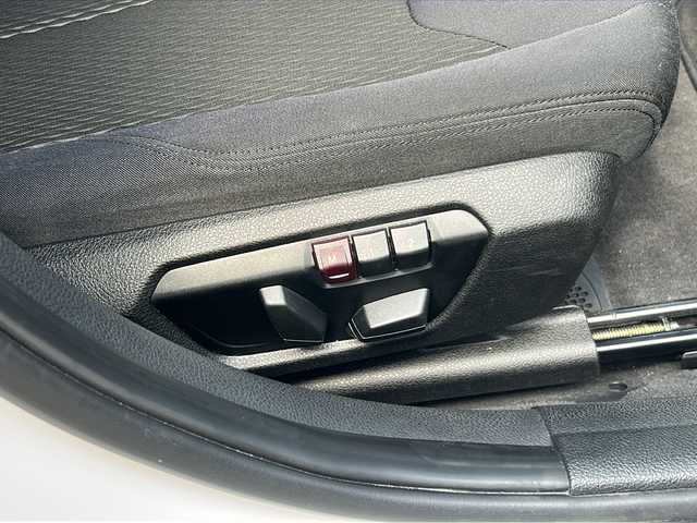 ＢＭＷ ３２０ｄ 岐阜県 2014(平26)年 2.2万km 白 登録時走行距離22027km/純正ディスプレイオーディオ/バックカメラ/ドライビング・アシスト・プロフェッショナル/コーナーセンサー/レーダークルーズコントロール/ＬＥＤヘッドライト/パワーシート/ターボ車/純正アルミホイール/ＵＳＢ/Blue tooth/プッシュスタート/スマートキー/ABS/横滑り防止装置/レーンキープアシスト/オートライト/オートマチックハイビーム/エアバッグ運転席・助手席+サイド/衝突被害軽減システム