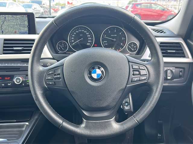 ＢＭＷ ３２０ｄ 岐阜県 2014(平26)年 2.2万km 白 登録時走行距離22027km/純正ディスプレイオーディオ/バックカメラ/ドライビング・アシスト・プロフェッショナル/コーナーセンサー/レーダークルーズコントロール/ＬＥＤヘッドライト/パワーシート/ターボ車/純正アルミホイール/ＵＳＢ/Blue tooth/プッシュスタート/スマートキー/ABS/横滑り防止装置/レーンキープアシスト/オートライト/オートマチックハイビーム/エアバッグ運転席・助手席+サイド/衝突被害軽減システム