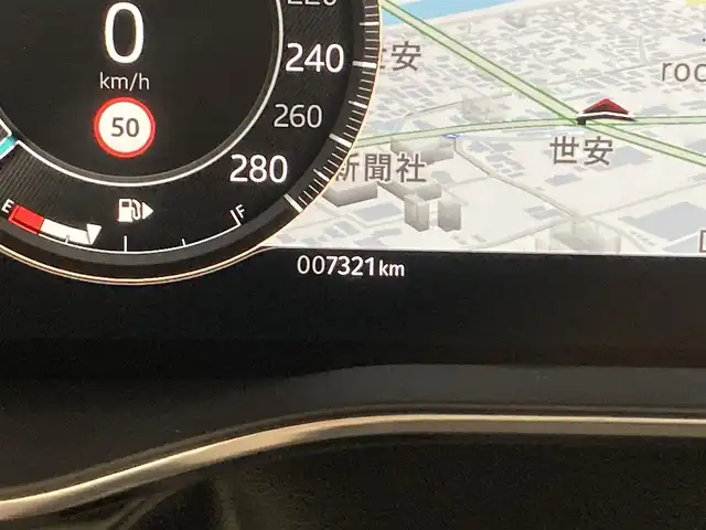 ジャガー ジャガー Ｆペース R－ダイナミック SE 熊本県 2024(令6)年 0.8万km パール ・スマートキー/・プッシュスタート/・ガラスルーフ/・エマージェンシーブレーキ/・エマージェンシーレーンキープ/・ドライバーコンディションモニタ/・パークエイド/・リアクロストラフィックモニター/・オートハイビーム/・クルーズコントロール(追従式)/・黒革シート/・前席パワーシート/・前席シートヒーター /・ハンドルヒーター /・純正メモリナビ/　【Bluetooth・USB・AppleCarPlay・AndroidAuto】/・MERIDIANサウンドシクテム/・全方位カメラ/・ワイヤレス充電/・ETC2.0/・パワーバックドア/・LEDヘッドランプ/・純正マット/・保証書/取説