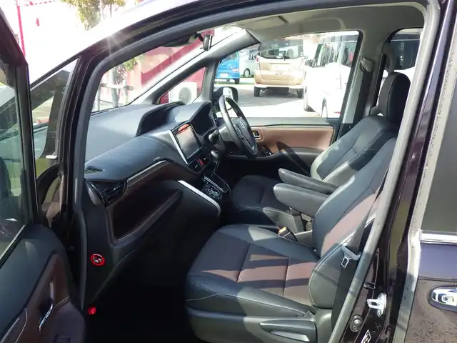 トヨタ エスクァイア Gi 千葉県 2016(平28)年 5.5万km ボルドーマイカメタリック Toyota Safety Sense/・プリクラッシュセーフティ/・レーンディパーチャーアラート/・オートハイビーム/クルーズコントロール/アイドリングストップ/両側パワースライドドア/前席シートヒーター/純正SDナビ/地デジTV/【DVD/CD再生機能　Bluetooth接続】/バックカメラ/革巻きステアリング/ETC/LEDヘッドライト/フォグライト/ウインカーミラー/社外フロントグリル/社外15インチアルミホイル/スマートキー