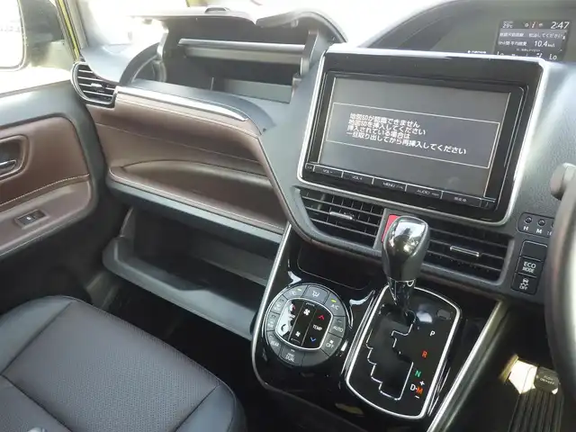 トヨタ エスクァイア Gi 千葉県 2016(平28)年 5.5万km ボルドーマイカメタリック Toyota Safety Sense/・プリクラッシュセーフティ/・レーンディパーチャーアラート/・オートハイビーム/クルーズコントロール/アイドリングストップ/両側パワースライドドア/前席シートヒーター/純正SDナビ/地デジTV/【DVD/CD再生機能　Bluetooth接続】/バックカメラ/革巻きステアリング/ETC/LEDヘッドライト/フォグライト/ウインカーミラー/社外フロントグリル/社外15インチアルミホイル/スマートキー