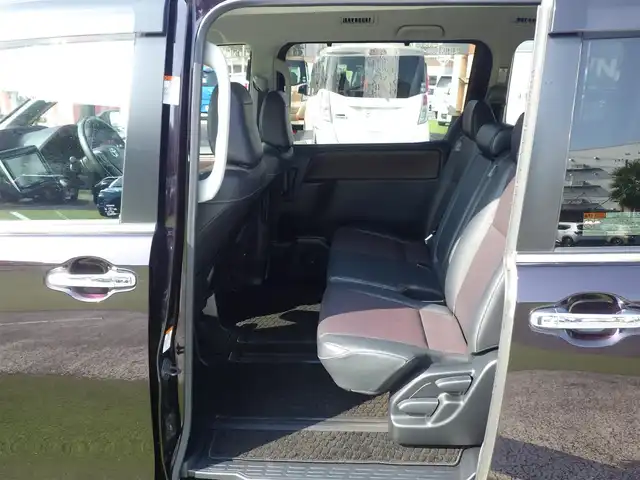 トヨタ エスクァイア Gi 千葉県 2016(平28)年 5.5万km ボルドーマイカメタリック Toyota Safety Sense/・プリクラッシュセーフティ/・レーンディパーチャーアラート/・オートハイビーム/クルーズコントロール/アイドリングストップ/両側パワースライドドア/前席シートヒーター/純正SDナビ/地デジTV/【DVD/CD再生機能　Bluetooth接続】/バックカメラ/革巻きステアリング/ETC/LEDヘッドライト/フォグライト/ウインカーミラー/社外フロントグリル/社外15インチアルミホイル/スマートキー