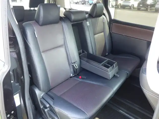 トヨタ エスクァイア Gi 千葉県 2016(平28)年 5.5万km ボルドーマイカメタリック Toyota Safety Sense/・プリクラッシュセーフティ/・レーンディパーチャーアラート/・オートハイビーム/クルーズコントロール/アイドリングストップ/両側パワースライドドア/前席シートヒーター/純正SDナビ/地デジTV/【DVD/CD再生機能　Bluetooth接続】/バックカメラ/革巻きステアリング/ETC/LEDヘッドライト/フォグライト/ウインカーミラー/社外フロントグリル/社外15インチアルミホイル/スマートキー
