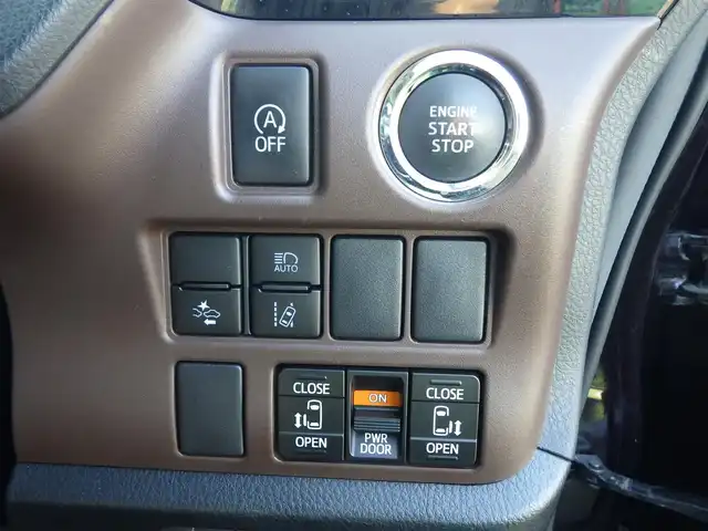 トヨタ エスクァイア Gi 千葉県 2016(平28)年 5.5万km ボルドーマイカメタリック Toyota Safety Sense/・プリクラッシュセーフティ/・レーンディパーチャーアラート/・オートハイビーム/クルーズコントロール/アイドリングストップ/両側パワースライドドア/前席シートヒーター/純正SDナビ/地デジTV/【DVD/CD再生機能　Bluetooth接続】/バックカメラ/革巻きステアリング/ETC/LEDヘッドライト/フォグライト/ウインカーミラー/社外フロントグリル/社外15インチアルミホイル/スマートキー