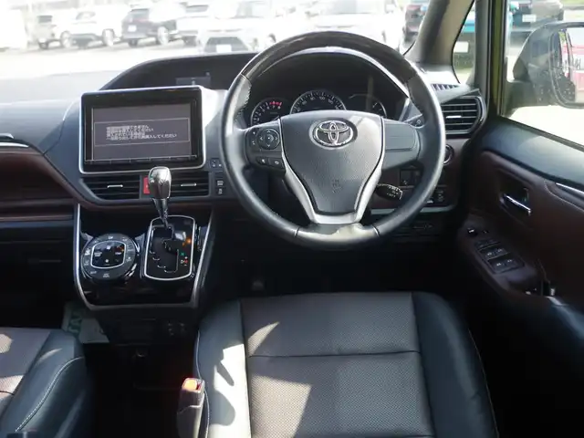 トヨタ エスクァイア Gi 千葉県 2016(平28)年 5.5万km ボルドーマイカメタリック Toyota Safety Sense/・プリクラッシュセーフティ/・レーンディパーチャーアラート/・オートハイビーム/クルーズコントロール/アイドリングストップ/両側パワースライドドア/前席シートヒーター/純正SDナビ/地デジTV/【DVD/CD再生機能　Bluetooth接続】/バックカメラ/革巻きステアリング/ETC/LEDヘッドライト/フォグライト/ウインカーミラー/社外フロントグリル/社外15インチアルミホイル/スマートキー