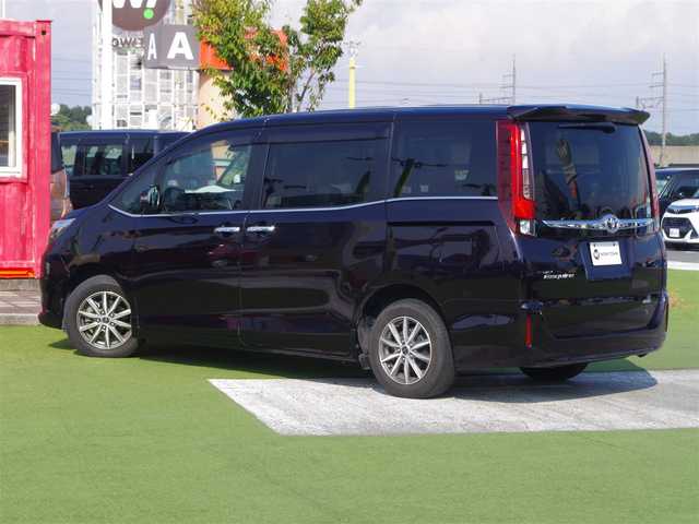 トヨタ エスクァイア Gi 千葉県 2016(平28)年 5.5万km ボルドーマイカメタリック Toyota Safety Sense/・プリクラッシュセーフティ/・レーンディパーチャーアラート/・オートハイビーム/クルーズコントロール/アイドリングストップ/両側パワースライドドア/前席シートヒーター/9インチ純正SDナビ/地デジTV/【DVD/CD再生機能　Bluetooth接続】/バックカメラ/革巻きステアリング/ETC/LEDヘッドライト/フォグライト/ウインカーミラー/社外フロントグリル/社外15インチアルミホイル/スマートキー