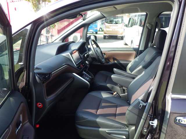 トヨタ エスクァイア Gi 千葉県 2016(平28)年 5.5万km ボルドーマイカメタリック Toyota Safety Sense/・プリクラッシュセーフティ/・レーンディパーチャーアラート/・オートハイビーム/クルーズコントロール/アイドリングストップ/両側パワースライドドア/前席シートヒーター/9インチ純正SDナビ/地デジTV/【DVD/CD再生機能　Bluetooth接続】/バックカメラ/革巻きステアリング/ETC/LEDヘッドライト/フォグライト/ウインカーミラー/社外フロントグリル/社外15インチアルミホイル/スマートキー