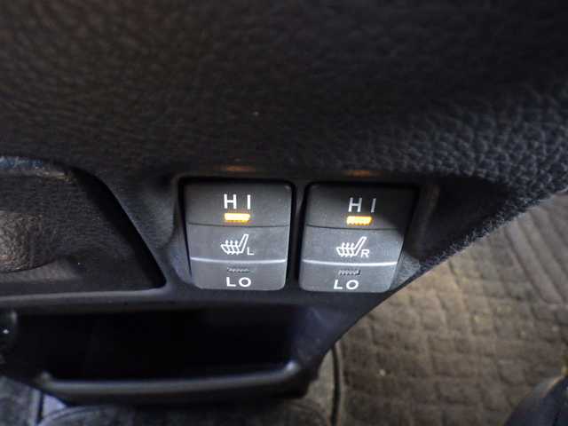 トヨタ エスクァイア Gi 千葉県 2016(平28)年 5.5万km ボルドーマイカメタリック Toyota Safety Sense/・プリクラッシュセーフティ/・レーンディパーチャーアラート/・オートハイビーム/クルーズコントロール/アイドリングストップ/両側パワースライドドア/前席シートヒーター/9インチ純正SDナビ/地デジTV/【DVD/CD再生機能　Bluetooth接続】/バックカメラ/革巻きステアリング/ETC/LEDヘッドライト/フォグライト/ウインカーミラー/社外フロントグリル/社外15インチアルミホイル/スマートキー