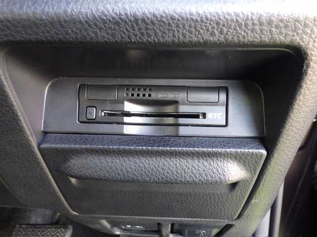 トヨタ エスクァイア Gi 千葉県 2016(平28)年 5.5万km ボルドーマイカメタリック Toyota Safety Sense/・プリクラッシュセーフティ/・レーンディパーチャーアラート/・オートハイビーム/クルーズコントロール/アイドリングストップ/両側パワースライドドア/前席シートヒーター/9インチ純正SDナビ/地デジTV/【DVD/CD再生機能　Bluetooth接続】/バックカメラ/革巻きステアリング/ETC/LEDヘッドライト/フォグライト/ウインカーミラー/社外フロントグリル/社外15インチアルミホイル/スマートキー