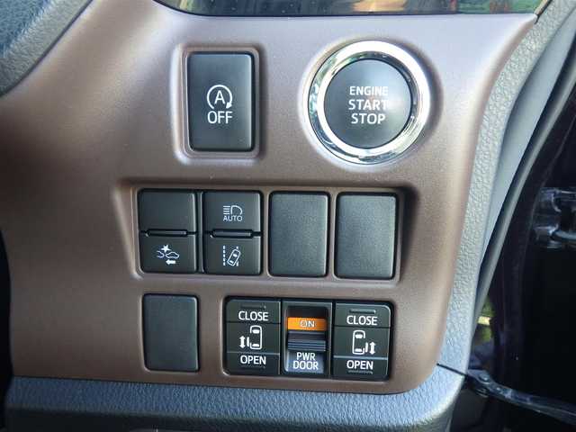 トヨタ エスクァイア Gi 千葉県 2016(平28)年 5.5万km ボルドーマイカメタリック Toyota Safety Sense/・プリクラッシュセーフティ/・レーンディパーチャーアラート/・オートハイビーム/クルーズコントロール/アイドリングストップ/両側パワースライドドア/前席シートヒーター/9インチ純正SDナビ/地デジTV/【DVD/CD再生機能　Bluetooth接続】/バックカメラ/革巻きステアリング/ETC/LEDヘッドライト/フォグライト/ウインカーミラー/社外フロントグリル/社外15インチアルミホイル/スマートキー