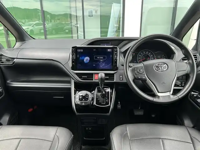 トヨタ ヴォクシー ZS 煌 香川県 2019(平31)年 2.5万km ブラック 登録時走行距離：24178km/社外１１インチナビ　/フルセグＴＶ　/社外フリップダウン　/ＥＴＣ　/ドラレコ　/両パワスラ/バックカメラ　/クルコン　/コーナーセンサー　/ＬＥＤヘッドライト　/オートライト　/横滑り防止　/スマートキー　/プッシュスタート