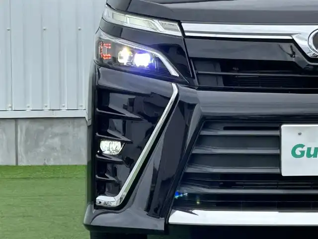 トヨタ ヴォクシー ZS 煌 香川県 2019(平31)年 2.5万km ブラック 登録時走行距離：24178km/社外１１インチナビ　/フルセグＴＶ　/社外フリップダウン　/ＥＴＣ　/ドラレコ　/両パワスラ/バックカメラ　/クルコン　/コーナーセンサー　/ＬＥＤヘッドライト　/オートライト　/横滑り防止　/スマートキー　/プッシュスタート