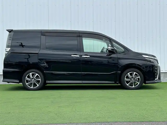 トヨタ ヴォクシー ZS 煌 香川県 2019(平31)年 2.5万km ブラック 登録時走行距離：24178km/社外１１インチナビ　/フルセグＴＶ　/社外フリップダウン　/ＥＴＣ　/ドラレコ　/両パワスラ/バックカメラ　/クルコン　/コーナーセンサー　/ＬＥＤヘッドライト　/オートライト　/横滑り防止　/スマートキー　/プッシュスタート