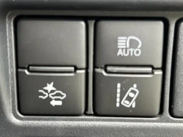 トヨタ ヴォクシー ZS 煌 香川県 2019(平31)年 2.5万km ブラック 登録時走行距離：24178km/社外１１インチナビ　/フルセグＴＶ　/社外フリップダウン　/ＥＴＣ　/ドラレコ　/両パワスラ/バックカメラ　/クルコン　/コーナーセンサー　/ＬＥＤヘッドライト　/オートライト　/横滑り防止　/スマートキー　/プッシュスタート