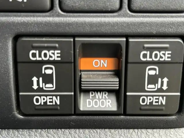 トヨタ ヴォクシー ZS 煌 香川県 2019(平31)年 2.5万km ブラック 登録時走行距離：24178km/社外１１インチナビ　/フルセグＴＶ　/社外フリップダウン　/ＥＴＣ　/ドラレコ　/両パワスラ/バックカメラ　/クルコン　/コーナーセンサー　/ＬＥＤヘッドライト　/オートライト　/横滑り防止　/スマートキー　/プッシュスタート