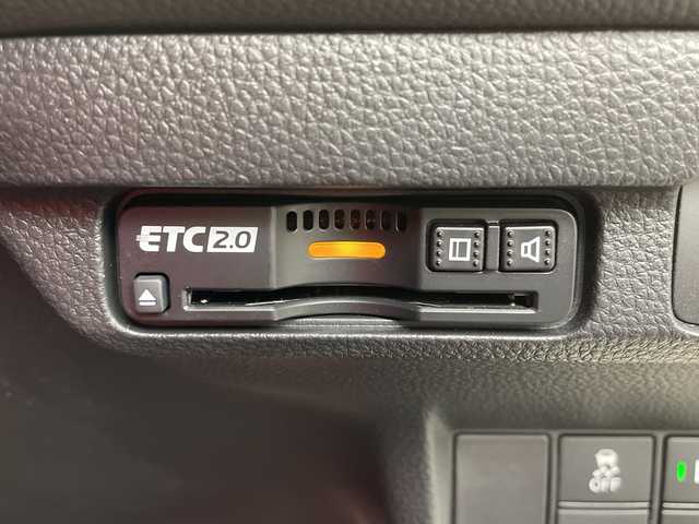 ホンダ シビック タイプR 新潟県 2024(令6)年 0.6万km チャンピオンシップホワイト 純正9インチHonda CONNECTディスプレイ/・フルセグTV/AM/FM/USB/Bluetooth/・AppleCarPlay/AndroidAuto/バックカメラ/ビルトインETC2.0/電子パーキングブレーキ/BRAKE HOLD機能/前席Honda TYPE Rシート/TYPE R専用ステアリングホイール/新車時保証書/取扱説明書/スペアキー１本/Honda SENSING/・衝突軽減ブレーキ（CMBS）/・路外逸脱抑制機能/・アダプティブクルーズコントロール（ACC）/・車線維持支援システム（LKAS）/・近距離衝突軽減ブレーキ/・先行車発進お知らせ機能/・標識認識機能/・ブラインドスポットインフォメーション/・パーキングセンサーシステム