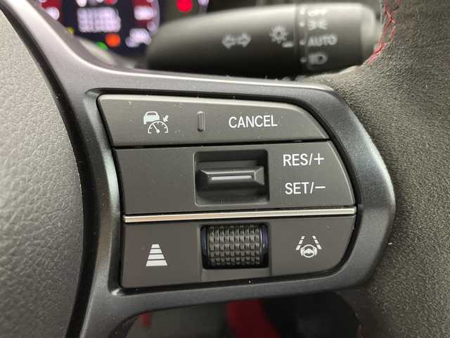 ホンダ シビック タイプR 新潟県 2024(令6)年 0.6万km チャンピオンシップホワイト 純正9インチHonda CONNECTディスプレイ/・フルセグTV/AM/FM/USB/Bluetooth/・AppleCarPlay/AndroidAuto/バックカメラ/ビルトインETC2.0/電子パーキングブレーキ/BRAKE HOLD機能/前席Honda TYPE Rシート/TYPE R専用ステアリングホイール/新車時保証書/取扱説明書/スペアキー１本/Honda SENSING/・衝突軽減ブレーキ（CMBS）/・路外逸脱抑制機能/・アダプティブクルーズコントロール（ACC）/・車線維持支援システム（LKAS）/・近距離衝突軽減ブレーキ/・先行車発進お知らせ機能/・標識認識機能/・ブラインドスポットインフォメーション/・パーキングセンサーシステム