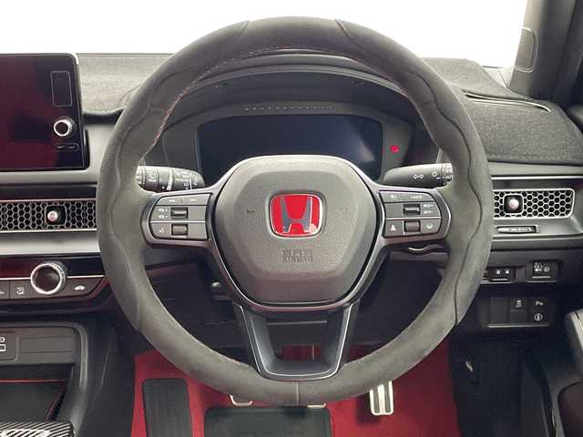 ホンダ シビック タイプR 新潟県 2024(令6)年 0.6万km チャンピオンシップホワイト 純正9インチHonda CONNECTディスプレイ/・フルセグTV/AM/FM/USB/Bluetooth/・AppleCarPlay/AndroidAuto/バックカメラ/ビルトインETC2.0/電子パーキングブレーキ/BRAKE HOLD機能/前席Honda TYPE Rシート/TYPE R専用ステアリングホイール/新車時保証書/取扱説明書/スペアキー１本/Honda SENSING/・衝突軽減ブレーキ（CMBS）/・路外逸脱抑制機能/・アダプティブクルーズコントロール（ACC）/・車線維持支援システム（LKAS）/・近距離衝突軽減ブレーキ/・先行車発進お知らせ機能/・標識認識機能/・ブラインドスポットインフォメーション/・パーキングセンサーシステム