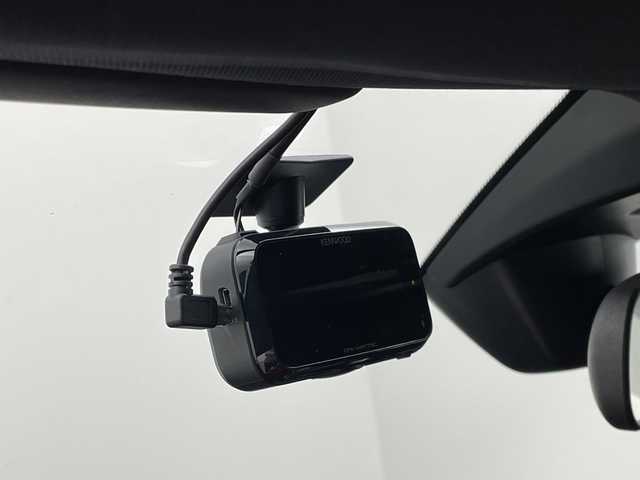 ホンダ シビック タイプR 新潟県 2024(令6)年 0.6万km チャンピオンシップホワイト 純正9インチHonda CONNECTディスプレイ/・フルセグTV/AM/FM/USB/Bluetooth/・AppleCarPlay/AndroidAuto/バックカメラ/ビルトインETC2.0/電子パーキングブレーキ/BRAKE HOLD機能/前席Honda TYPE Rシート/TYPE R専用ステアリングホイール/新車時保証書/取扱説明書/スペアキー１本/Honda SENSING/・衝突軽減ブレーキ（CMBS）/・路外逸脱抑制機能/・アダプティブクルーズコントロール（ACC）/・車線維持支援システム（LKAS）/・近距離衝突軽減ブレーキ/・先行車発進お知らせ機能/・標識認識機能/・ブラインドスポットインフォメーション/・パーキングセンサーシステム