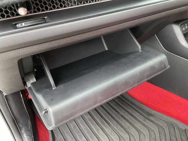 ホンダ シビック タイプR 新潟県 2024(令6)年 0.6万km チャンピオンシップホワイト 純正9インチHonda CONNECTディスプレイ/・フルセグTV/AM/FM/USB/Bluetooth/・AppleCarPlay/AndroidAuto/バックカメラ/ビルトインETC2.0/電子パーキングブレーキ/BRAKE HOLD機能/前席Honda TYPE Rシート/TYPE R専用ステアリングホイール/新車時保証書/取扱説明書/スペアキー１本/Honda SENSING/・衝突軽減ブレーキ（CMBS）/・路外逸脱抑制機能/・アダプティブクルーズコントロール（ACC）/・車線維持支援システム（LKAS）/・近距離衝突軽減ブレーキ/・先行車発進お知らせ機能/・標識認識機能/・ブラインドスポットインフォメーション/・パーキングセンサーシステム