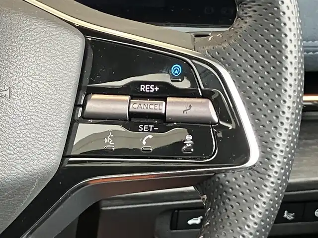 日産 アリア B6 神奈川県 2022(令4)年 1.4万km ダークメタルグレー 純正ナビ/・AM/FM/HDMI/BT/・AppleCarPlay/AndroidAuto/・フルセグTV/全周囲カメラ/・フロント/バック/サイド/プロパイロット2.0/衝突防止支援/踏み間違い防止支援/後側方車両検知支援/後側方車両衝突防止支援/車両逸脱警報/車両逸脱防止支援/駐車支援/オートマチックハイビーム/純正革巻きステアリング/・ステアリングスイッチ/レザーシート/・D/N席パワーシート/・D/N席シートヒーター/・全席シートヒーター/オートライト/・LEDライト/・フォグランプ/デジタルインナーミラー/電動アームレスト/サンルーフ/ETC2.0/BOSEプレミアムサウンド/前後ドライブレコーダー/電動格納ミラー/・ウィンカーミラー/e-pedal/置くだけ充電/電動サイドブレーキ/・オートホールドボタン/パワーバックドア/純正ドアバイザー/純正アルミホイール/純正フロアマット/スマートキー/・スペアキー