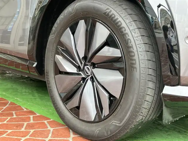 日産 アリア B6 神奈川県 2022(令4)年 1.4万km ダークメタルグレー 純正ナビ/・AM/FM/HDMI/BT/・AppleCarPlay/AndroidAuto/・フルセグTV/全周囲カメラ/・フロント/バック/サイド/プロパイロット2.0/衝突防止支援/踏み間違い防止支援/後側方車両検知支援/後側方車両衝突防止支援/車両逸脱警報/車両逸脱防止支援/駐車支援/オートマチックハイビーム/純正革巻きステアリング/・ステアリングスイッチ/レザーシート/・D/N席パワーシート/・D/N席シートヒーター/・全席シートヒーター/オートライト/・LEDライト/・フォグランプ/デジタルインナーミラー/電動アームレスト/サンルーフ/ETC2.0/BOSEプレミアムサウンド/前後ドライブレコーダー/電動格納ミラー/・ウィンカーミラー/e-pedal/置くだけ充電/電動サイドブレーキ/・オートホールドボタン/パワーバックドア/純正ドアバイザー/純正アルミホイール/純正フロアマット/スマートキー/・スペアキー