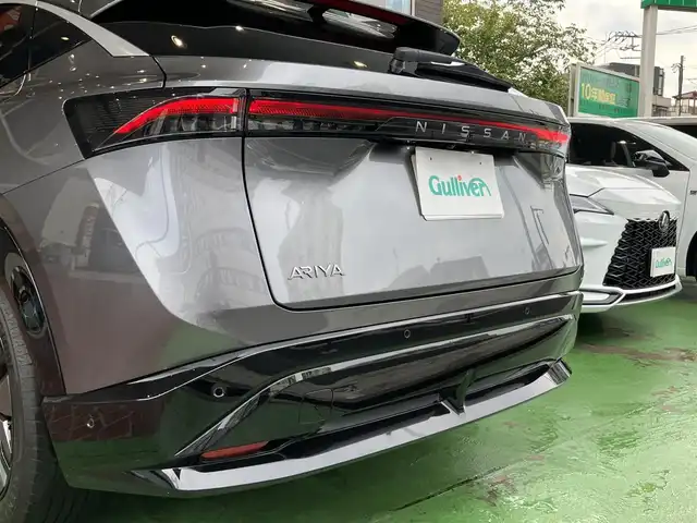 日産 アリア B6 神奈川県 2022(令4)年 1.4万km ダークメタルグレー 純正ナビ/・AM/FM/HDMI/BT/・AppleCarPlay/AndroidAuto/・フルセグTV/全周囲カメラ/・フロント/バック/サイド/プロパイロット2.0/衝突防止支援/踏み間違い防止支援/後側方車両検知支援/後側方車両衝突防止支援/車両逸脱警報/車両逸脱防止支援/駐車支援/オートマチックハイビーム/純正革巻きステアリング/・ステアリングスイッチ/レザーシート/・D/N席パワーシート/・D/N席シートヒーター/・全席シートヒーター/オートライト/・LEDライト/・フォグランプ/デジタルインナーミラー/電動アームレスト/サンルーフ/ETC2.0/BOSEプレミアムサウンド/前後ドライブレコーダー/電動格納ミラー/・ウィンカーミラー/e-pedal/置くだけ充電/電動サイドブレーキ/・オートホールドボタン/パワーバックドア/純正ドアバイザー/純正アルミホイール/純正フロアマット/スマートキー/・スペアキー