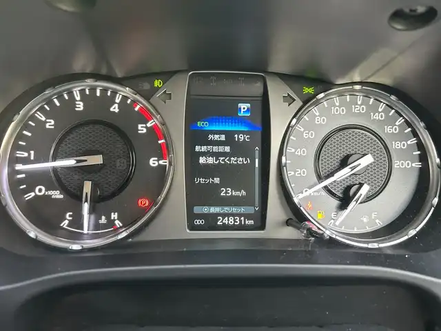 トヨタ ハイラックス Z 福岡県 2022(令4)年 2.5万km スーパーホワイトⅡ ワンオーナー/4WD/純正メモリナビ【NSZT-W68T】/　(AM/FM/CD/DVD/Bluetooth/フルセグTV)/バックカメラ/運転支援装置/・プリクラッシュセーフティ/・レーンディパーチャーアラート/・ロードサインアシスト/・レーダークルーズコントロール/・先行車発進告知/・クリアランスソナー/・リヤデフロック/・ダウンヒルアシストコントロールシステム/荷台トノカバー/パワーヒーター/排出ガス浄化/純正17インチアルミホイール/革巻きステアリング/ステアリングスイッチ/純正フロアマット/純正ETC/スペアタイヤ/アクセサリーソケット/ISOFIX/スペアキー×2(鍵のみ)/保証書/取扱説明書/ナビ取扱説明書