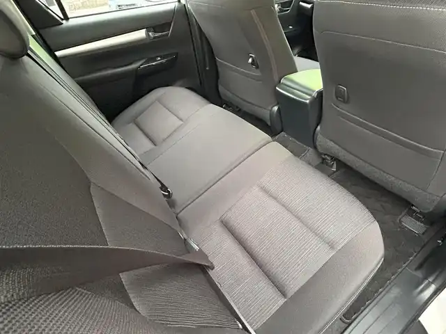 トヨタ ハイラックス Z 福岡県 2022(令4)年 2.5万km スーパーホワイトⅡ ワンオーナー/4WD/純正メモリナビ【NSZT-W68T】/　(AM/FM/CD/DVD/Bluetooth/フルセグTV)/バックカメラ/運転支援装置/・プリクラッシュセーフティ/・レーンディパーチャーアラート/・ロードサインアシスト/・レーダークルーズコントロール/・先行車発進告知/・クリアランスソナー/・リヤデフロック/・ダウンヒルアシストコントロールシステム/荷台トノカバー/パワーヒーター/排出ガス浄化/純正17インチアルミホイール/革巻きステアリング/ステアリングスイッチ/純正フロアマット/純正ETC/スペアタイヤ/アクセサリーソケット/ISOFIX/スペアキー×2(鍵のみ)/保証書/取扱説明書/ナビ取扱説明書