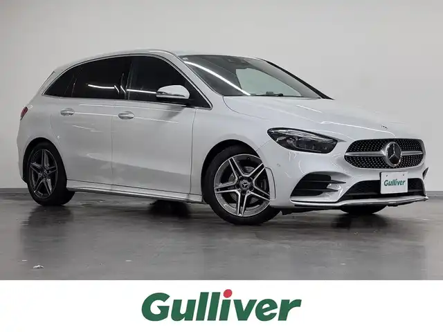 メルセデス・ベンツ Ｂ２００ｄ AMGライン 三重県 2020(令2)年 2.4万km デジタルホワイト ディーゼル・ターボ/FF/MTモード付コラム8AT/10.25インチナビ MBUX/（AM/FM/TV/USB-C/Bluetooth/CarPlay/AndroidAuto）/360°カメラシステム*/ドライブレコーダー 前後/ETC2.0/安全/レーダーセーフティパッケージ*/●PRE-SAFEブレーキ、PRE-SAFE＋/●アクティブレーンキーピングアシスト/●ブラインドスポットアシスト/●アクティブディスタンスアシスト・ディストロニック（追従走行・自動再発進機能付クルコン）/●パークトロニック（コーナーセンサー）/●アクティブパーキングアシスト/●レーンチェンジアシスト/●アテンションアシスト/など/装備/【AMGライン*】/●18インチ5ツインスポークAW/●ステンレスペダル/●アダプティブハイビームアシスト・プラス/【アドバンスドパッケージ*】/●ヘッドアップディスプレイ/●アドバンスドサウンドシステム（10スピーカー）/・ハーフレザーシート/・シートヒーター（D/N）/・メモリー付12wayパワーシート（D/N）/・左右独立オートエアコン/・LEDインテリジェントライトシステム/・オートトランク/など/*…メーカーOP