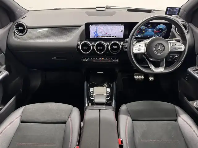 メルセデス・ベンツ Ｂ２００ｄ AMGライン 三重県 2020(令2)年 2.4万km デジタルホワイト ディーゼル・ターボ/FF/MTモード付コラム8AT/10.25インチナビ MBUX/（AM/FM/TV/USB-C/Bluetooth/CarPlay/AndroidAuto）/360°カメラシステム*/ドライブレコーダー 前後/ETC2.0/安全/レーダーセーフティパッケージ*/●PRE-SAFEブレーキ、PRE-SAFE＋/●アクティブレーンキーピングアシスト/●ブラインドスポットアシスト/●アクティブディスタンスアシスト・ディストロニック（追従走行・自動再発進機能付クルコン）/●パークトロニック（コーナーセンサー）/●アクティブパーキングアシスト/●レーンチェンジアシスト/●アテンションアシスト/など/装備/【AMGライン*】/●18インチ5ツインスポークAW/●ステンレスペダル/●アダプティブハイビームアシスト・プラス/【アドバンスドパッケージ*】/●ヘッドアップディスプレイ/●アドバンスドサウンドシステム（10スピーカー）/・ハーフレザーシート/・シートヒーター（D/N）/・メモリー付12wayパワーシート（D/N）/・左右独立オートエアコン/・LEDインテリジェントライトシステム/・オートトランク/など/*…メーカーOP