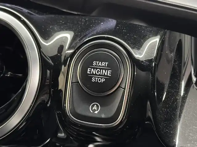 メルセデス・ベンツ Ｂ２００ｄ AMGライン 三重県 2020(令2)年 2.4万km デジタルホワイト ディーゼル・ターボ/FF/MTモード付コラム8AT/10.25インチナビ MBUX/（AM/FM/TV/USB-C/Bluetooth/CarPlay/AndroidAuto）/360°カメラシステム*/ドライブレコーダー 前後/ETC2.0/安全/レーダーセーフティパッケージ*/●PRE-SAFEブレーキ、PRE-SAFE＋/●アクティブレーンキーピングアシスト/●ブラインドスポットアシスト/●アクティブディスタンスアシスト・ディストロニック（追従走行・自動再発進機能付クルコン）/●パークトロニック（コーナーセンサー）/●アクティブパーキングアシスト/●レーンチェンジアシスト/●アテンションアシスト/など/装備/【AMGライン*】/●18インチ5ツインスポークAW/●ステンレスペダル/●アダプティブハイビームアシスト・プラス/【アドバンスドパッケージ*】/●ヘッドアップディスプレイ/●アドバンスドサウンドシステム（10スピーカー）/・ハーフレザーシート/・シートヒーター（D/N）/・メモリー付12wayパワーシート（D/N）/・左右独立オートエアコン/・LEDインテリジェントライトシステム/・オートトランク/など/*…メーカーOP