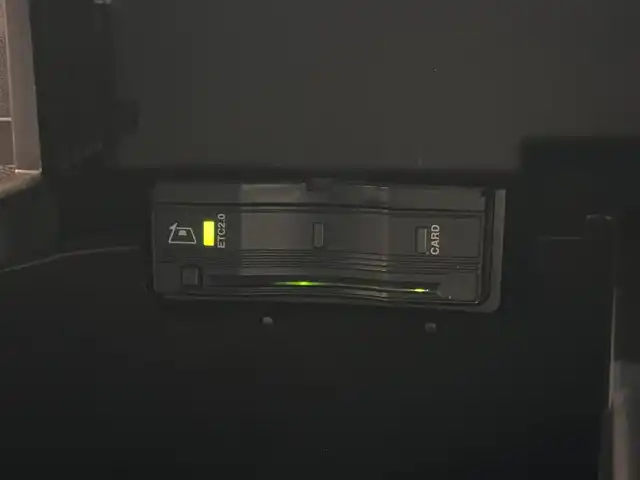 メルセデス・ベンツ Ｂ２００ｄ AMGライン 三重県 2020(令2)年 2.4万km デジタルホワイト ディーゼル・ターボ/FF/MTモード付コラム8AT/10.25インチナビ MBUX/（AM/FM/TV/USB-C/Bluetooth/CarPlay/AndroidAuto）/360°カメラシステム*/ドライブレコーダー 前後/ETC2.0/安全/レーダーセーフティパッケージ*/●PRE-SAFEブレーキ、PRE-SAFE＋/●アクティブレーンキーピングアシスト/●ブラインドスポットアシスト/●アクティブディスタンスアシスト・ディストロニック（追従走行・自動再発進機能付クルコン）/●パークトロニック（コーナーセンサー）/●アクティブパーキングアシスト/●レーンチェンジアシスト/●アテンションアシスト/など/装備/【AMGライン*】/●18インチ5ツインスポークAW/●ステンレスペダル/●アダプティブハイビームアシスト・プラス/【アドバンスドパッケージ*】/●ヘッドアップディスプレイ/●アドバンスドサウンドシステム（10スピーカー）/・ハーフレザーシート/・シートヒーター（D/N）/・メモリー付12wayパワーシート（D/N）/・左右独立オートエアコン/・LEDインテリジェントライトシステム/・オートトランク/など/*…メーカーOP