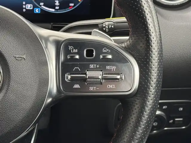 メルセデス・ベンツ Ｂ２００ｄ AMGライン 三重県 2020(令2)年 2.4万km デジタルホワイト ディーゼル・ターボ/FF/MTモード付コラム8AT/10.25インチナビ MBUX/（AM/FM/TV/USB-C/Bluetooth/CarPlay/AndroidAuto）/360°カメラシステム*/ドライブレコーダー 前後/ETC2.0/安全/レーダーセーフティパッケージ*/●PRE-SAFEブレーキ、PRE-SAFE＋/●アクティブレーンキーピングアシスト/●ブラインドスポットアシスト/●アクティブディスタンスアシスト・ディストロニック（追従走行・自動再発進機能付クルコン）/●パークトロニック（コーナーセンサー）/●アクティブパーキングアシスト/●レーンチェンジアシスト/●アテンションアシスト/など/装備/【AMGライン*】/●18インチ5ツインスポークAW/●ステンレスペダル/●アダプティブハイビームアシスト・プラス/【アドバンスドパッケージ*】/●ヘッドアップディスプレイ/●アドバンスドサウンドシステム（10スピーカー）/・ハーフレザーシート/・シートヒーター（D/N）/・メモリー付12wayパワーシート（D/N）/・左右独立オートエアコン/・LEDインテリジェントライトシステム/・オートトランク/など/*…メーカーOP