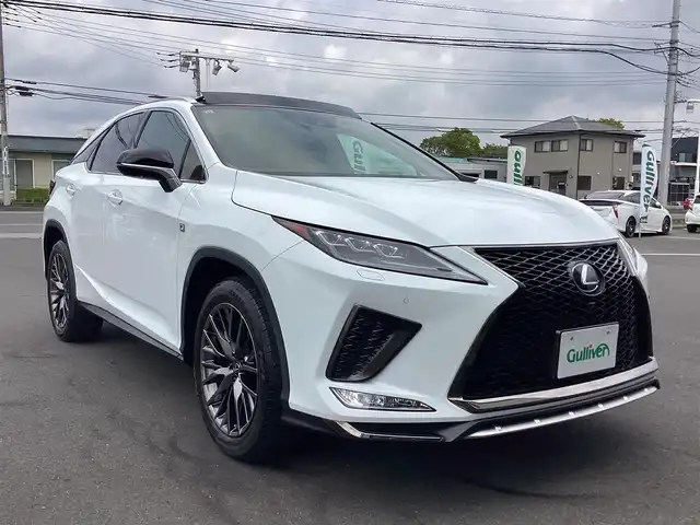 レクサス ＲＸ 300 Fスポーツ 栃木県 2019(令1)年 4.2万km ホワイトノーヴァガラスフレーク 新車時保証書/取扱説明書/記録簿/　（R6/11/17、R2/12/4）/純正12.3インチディスプレイオーディオ/ 　（フルセグTV/BT/SD/CD・DVD/USB/ラジオ）/レクサス・セーフティ・システム＋/　・プリクラッシュセーフティ/　・レーントレーシングアシスト/　・アダプティブハイビームシステム/　・オートマチックハイビーム/　・ロードサインアシスト/　・レーダークルーズコントロール/　・先行車発進告知機能/純正ドライブレコーダー/プッシュスタート/ステアリングスイッチ/パドルシフト/オートライト/オートハイビーム/純正LEDヘッドライト/パノラマムーンルーフ/ヘッドアップディスプレイ/ビルトインETC2.0/フロントシートヒーター/シートベンチレーター/フロントパワーシート/ステアリングヒーター/アイドリングストップ/パワーバックドア/ブレーキホールドスイッチ/ドライブモードスイッチ（ノーマル/スポーツ/Eco)/BSMドアミラーインジケーター/リアドアサンシェード/リア電動リクライニングシート/純正フロアマット/タイヤサイズ　235/55/R20