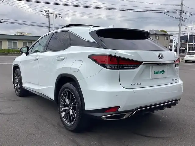 レクサス ＲＸ 300 Fスポーツ 栃木県 2019(令1)年 4.2万km ホワイトノーヴァガラスフレーク 新車時保証書/取扱説明書/記録簿/　（R6/11/17、R2/12/4）/純正12.3インチディスプレイオーディオ/ 　（フルセグTV/BT/SD/CD・DVD/USB/ラジオ）/レクサス・セーフティ・システム＋/　・プリクラッシュセーフティ/　・レーントレーシングアシスト/　・アダプティブハイビームシステム/　・オートマチックハイビーム/　・ロードサインアシスト/　・レーダークルーズコントロール/　・先行車発進告知機能/純正ドライブレコーダー/プッシュスタート/ステアリングスイッチ/パドルシフト/オートライト/オートハイビーム/純正LEDヘッドライト/パノラマムーンルーフ/ヘッドアップディスプレイ/ビルトインETC2.0/フロントシートヒーター/シートベンチレーター/フロントパワーシート/ステアリングヒーター/アイドリングストップ/パワーバックドア/ブレーキホールドスイッチ/ドライブモードスイッチ（ノーマル/スポーツ/Eco)/BSMドアミラーインジケーター/リアドアサンシェード/リア電動リクライニングシート/純正フロアマット/タイヤサイズ　235/55/R20