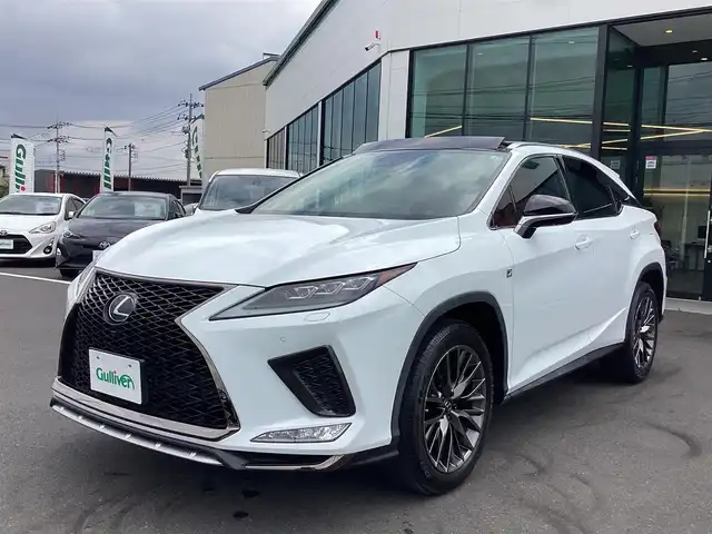 レクサス ＲＸ 300 Fスポーツ 栃木県 2019(令1)年 4.2万km ホワイトノーヴァガラスフレーク 新車時保証書/取扱説明書/記録簿/　（R6/11/17、R2/12/4）/純正12.3インチディスプレイオーディオ/ 　（フルセグTV/BT/SD/CD・DVD/USB/ラジオ）/レクサス・セーフティ・システム＋/　・プリクラッシュセーフティ/　・レーントレーシングアシスト/　・アダプティブハイビームシステム/　・オートマチックハイビーム/　・ロードサインアシスト/　・レーダークルーズコントロール/　・先行車発進告知機能/純正ドライブレコーダー/プッシュスタート/ステアリングスイッチ/パドルシフト/オートライト/オートハイビーム/純正LEDヘッドライト/パノラマムーンルーフ/ヘッドアップディスプレイ/ビルトインETC2.0/フロントシートヒーター/シートベンチレーター/フロントパワーシート/ステアリングヒーター/アイドリングストップ/パワーバックドア/ブレーキホールドスイッチ/ドライブモードスイッチ（ノーマル/スポーツ/Eco)/BSMドアミラーインジケーター/リアドアサンシェード/リア電動リクライニングシート/純正フロアマット/タイヤサイズ　235/55/R20