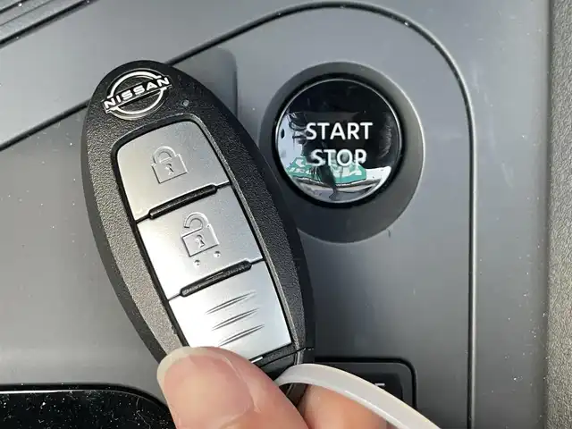 日産 ノート S 千葉県 2021(令3)年 1.7万km オーロラフレアブルーパール ワンオーナー/純正ナビ/　(CD/SD/Bluetooth)/フルセグTV/アラウンドビューモニター/インテリジェントルームミラー/ETC/エマージェンシーブレーキ/車線逸脱防止支援/後側方衝突防止支援/前後コーナーセンサー/オートハイビーム/オートライト/ヘッドライトレベライザー/ウィンカー付き電動格納ミラー/ドアバイザー/ダブル＆サイド＆カーテンエアバッグ/スマートキー×2/保証書＆取扱説明書/ナビ取扱説明書