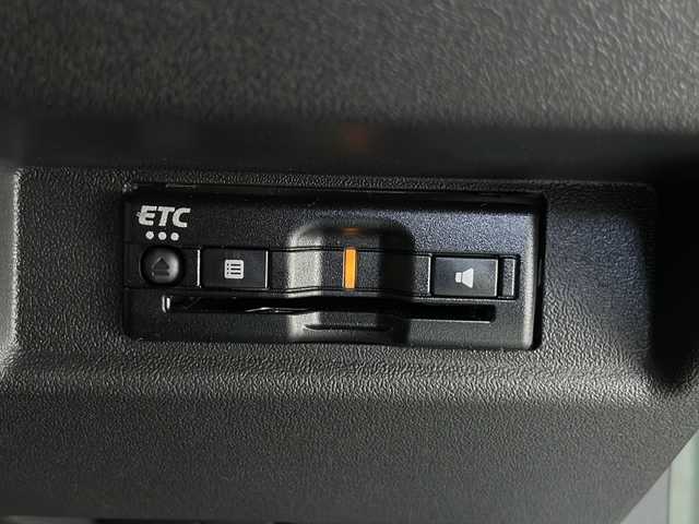 スズキ ジムニー ノマド FC 長野県 2025(令7)年 0.1万km未満 緑 4WD/届出済未使用車/登録時走行距離：25km/アダプティブクルーズコントロール/レーンキープアシスト/車線逸脱警報/衝突軽減ブレーキ/後方コーナーセンサー/アイドリングストップ/オートマチックハイビーム/ダウンヒルアシストコントロール/センターデフロック/ビルトインETC/LEDヘッドライト/オートライト/ヘッドライトウォーッシャー/電動格納ミラー/ウィンカーミラー/ドアミラーヒーター/純正15インチAW装着/プッシュスタート/スマートキー/スペアキー1本