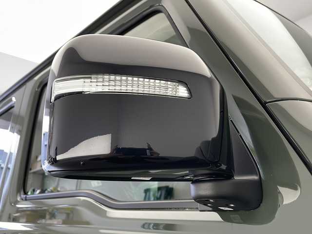 スズキ ジムニー ノマド FC 長野県 2025(令7)年 0.1万km未満 緑 4WD/届出済未使用車/登録時走行距離：25km/アダプティブクルーズコントロール/レーンキープアシスト/車線逸脱警報/衝突軽減ブレーキ/後方コーナーセンサー/アイドリングストップ/オートマチックハイビーム/ダウンヒルアシストコントロール/センターデフロック/ビルトインETC/LEDヘッドライト/オートライト/ヘッドライトウォーッシャー/電動格納ミラー/ウィンカーミラー/ドアミラーヒーター/純正15インチAW装着/プッシュスタート/スマートキー/スペアキー1本