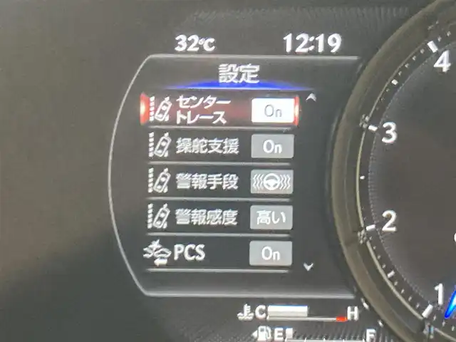 レクサス ＵＸ 200 Fスポーツ 熊本県 2019(令1)年 5万km ソニックチタニウム ・スマートキー/・プッシュスタート/・プリクラッシュセーフティ/・レーントレーシングアラート/・ブラインドスポットモニター/・パーキングサポートアラート/・道路標識認識/・先行車発進告知/・オートマチックハイビーム/・クルーズコントロール(追従式)/・アイボリー革シート/・前席パワーシート/・前席シートヒーター /・ハンドルヒーター /・純正メモリナビ/　【BD・Bluetooth・USB・SD・AUX・MSV】/・フルセグTV/・全方位カメラ/・ETC2.0/・ドライブレコーダー(前後録画)/・GPSレーダー/・パワーバックドア/・LEDヘッドランプ/・LEDフォグランプ/・純正マット/・純正バイザー