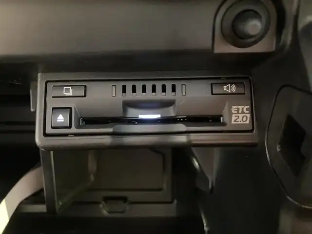 レクサス ＵＸ 200 Fスポーツ 熊本県 2019(令1)年 5万km ソニックチタニウム ・スマートキー/・プッシュスタート/・プリクラッシュセーフティ/・レーントレーシングアラート/・ブラインドスポットモニター/・パーキングサポートアラート/・道路標識認識/・先行車発進告知/・オートマチックハイビーム/・クルーズコントロール(追従式)/・アイボリー革シート/・前席パワーシート/・前席シートヒーター /・ハンドルヒーター /・純正メモリナビ/　【BD・Bluetooth・USB・SD・AUX・MSV】/・フルセグTV/・全方位カメラ/・ETC2.0/・ドライブレコーダー(前後録画)/・GPSレーダー/・パワーバックドア/・LEDヘッドランプ/・LEDフォグランプ/・純正マット/・純正バイザー