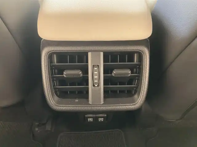 レクサス ＵＸ 200 Fスポーツ 熊本県 2019(令1)年 5万km ソニックチタニウム ・スマートキー/・プッシュスタート/・プリクラッシュセーフティ/・レーントレーシングアラート/・ブラインドスポットモニター/・パーキングサポートアラート/・道路標識認識/・先行車発進告知/・オートマチックハイビーム/・クルーズコントロール(追従式)/・アイボリー革シート/・前席パワーシート/・前席シートヒーター /・ハンドルヒーター /・純正メモリナビ/　【BD・Bluetooth・USB・SD・AUX・MSV】/・フルセグTV/・全方位カメラ/・ETC2.0/・ドライブレコーダー(前後録画)/・GPSレーダー/・パワーバックドア/・LEDヘッドランプ/・LEDフォグランプ/・純正マット/・純正バイザー