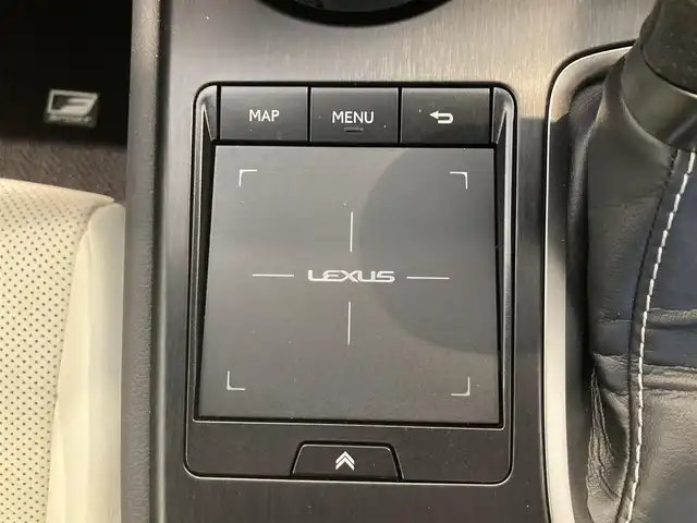 レクサス ＵＸ 200 Fスポーツ 熊本県 2019(令1)年 5万km ソニックチタニウム ・スマートキー/・プッシュスタート/・プリクラッシュセーフティ/・レーントレーシングアラート/・ブラインドスポットモニター/・パーキングサポートアラート/・道路標識認識/・先行車発進告知/・オートマチックハイビーム/・クルーズコントロール(追従式)/・アイボリー革シート/・前席パワーシート/・前席シートヒーター /・ハンドルヒーター /・純正メモリナビ/　【BD・Bluetooth・USB・SD・AUX・MSV】/・フルセグTV/・全方位カメラ/・ETC2.0/・ドライブレコーダー(前後録画)/・GPSレーダー/・パワーバックドア/・LEDヘッドランプ/・LEDフォグランプ/・純正マット/・純正バイザー