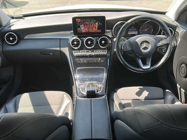 メルセデス・ベンツ Ｃ１８０ アバンギャルド 埼玉県 2014(平26)年 8万km ポーラホワイト 運転席、助手席シートヒーター/運転席、助手席パワーシート/純正フロアマット/純正ナビ/CDチェンジャー/Bluetooth/フルセグTV/アイドリングストップ/クルーズコントロール/オートエアコン/MTモード付/ETC/バックカメラ/純正17インチアルミホイール/横滑り防止装置/レーンキープアシスト/オートライト/前後コーナーセンサー/PRE-SAFE/LEDヘッドライト/ハーフレザーシート