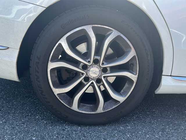 メルセデス・ベンツ Ｃ１８０ アバンギャルド 埼玉県 2014(平26)年 8万km ポーラホワイト 運転席、助手席シートヒーター/運転席、助手席パワーシート/純正フロアマット/純正ナビ/CDチェンジャー/Bluetooth/フルセグTV/アイドリングストップ/クルーズコントロール/オートエアコン/MTモード付/ETC/バックカメラ/純正17インチアルミホイール/横滑り防止装置/レーンキープアシスト/オートライト/前後コーナーセンサー/PRE-SAFE/LEDヘッドライト/ハーフレザーシート