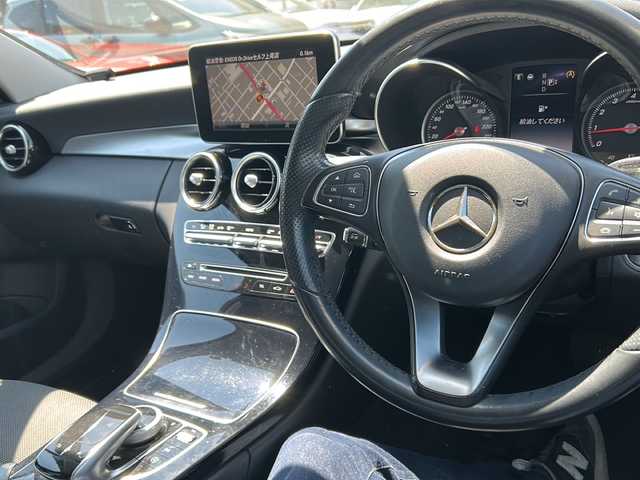 メルセデス・ベンツ Ｃ１８０ アバンギャルド 埼玉県 2014(平26)年 8万km ポーラホワイト 運転席、助手席シートヒーター/運転席、助手席パワーシート/純正フロアマット/純正ナビ/CDチェンジャー/Bluetooth/フルセグTV/アイドリングストップ/クルーズコントロール/オートエアコン/MTモード付/ETC/バックカメラ/純正17インチアルミホイール/横滑り防止装置/レーンキープアシスト/オートライト/前後コーナーセンサー/PRE-SAFE/LEDヘッドライト/ハーフレザーシート