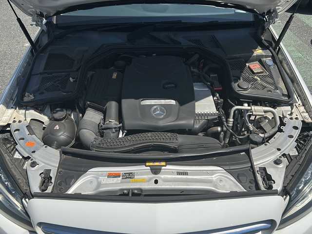 メルセデス・ベンツ Ｃ１８０ アバンギャルド 埼玉県 2014(平26)年 8万km ポーラホワイト 運転席、助手席シートヒーター/運転席、助手席パワーシート/純正フロアマット/純正ナビ/CDチェンジャー/Bluetooth/フルセグTV/アイドリングストップ/クルーズコントロール/オートエアコン/MTモード付/ETC/バックカメラ/純正17インチアルミホイール/横滑り防止装置/レーンキープアシスト/オートライト/前後コーナーセンサー/PRE-SAFE/LEDヘッドライト/ハーフレザーシート