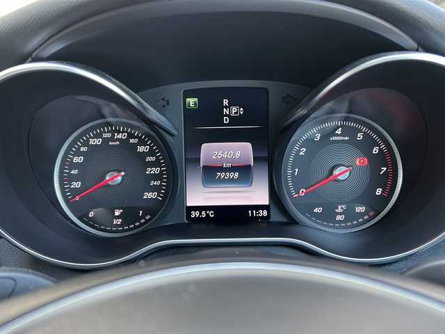 メルセデス・ベンツ Ｃ１８０ アバンギャルド 埼玉県 2014(平26)年 8万km ポーラホワイト 運転席、助手席シートヒーター/運転席、助手席パワーシート/純正フロアマット/純正ナビ/CDチェンジャー/Bluetooth/フルセグTV/アイドリングストップ/クルーズコントロール/オートエアコン/MTモード付/ETC/バックカメラ/純正17インチアルミホイール/横滑り防止装置/レーンキープアシスト/オートライト/前後コーナーセンサー/PRE-SAFE/LEDヘッドライト/ハーフレザーシート